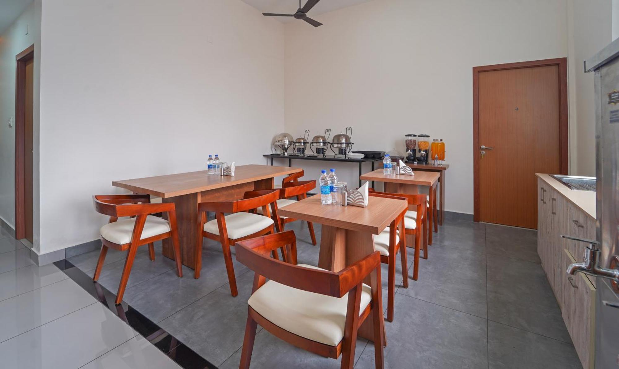 Itsy Hotels Avani Stays, Vyttila, Kochi Exterior foto