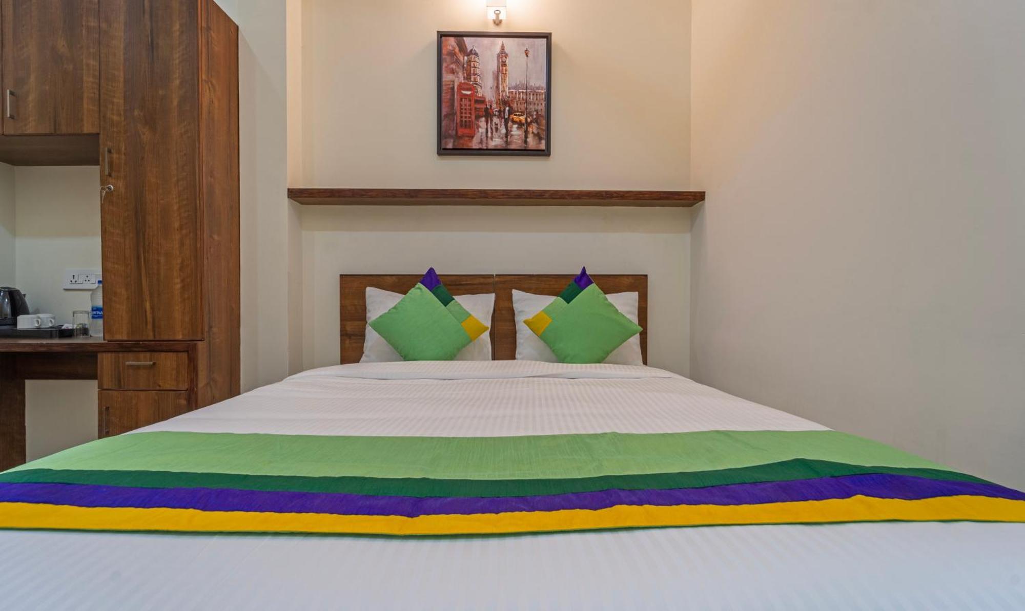 Itsy Hotels Avani Stays, Vyttila, Kochi Exterior foto