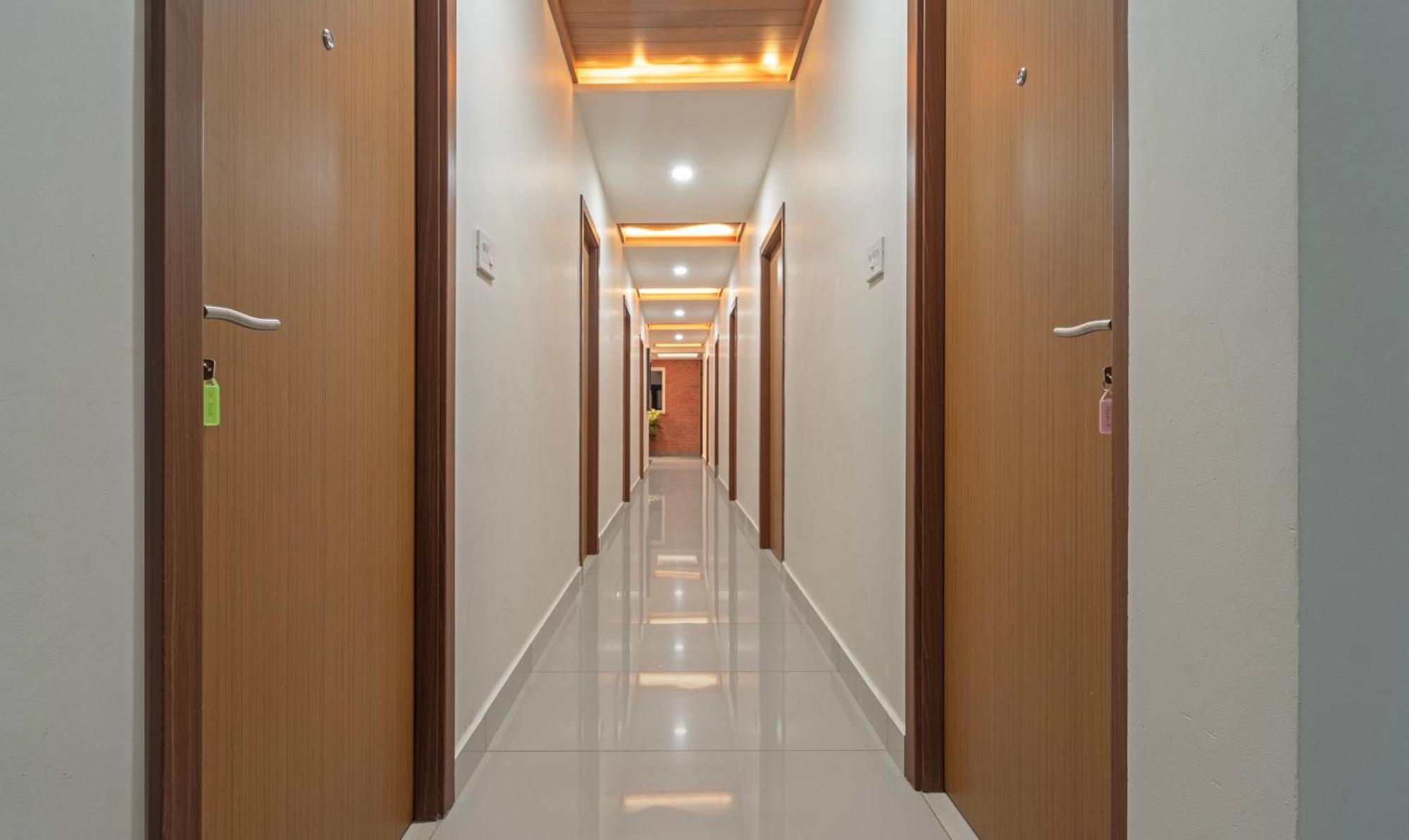 Itsy Hotels Avani Stays, Vyttila, Kochi Exterior foto